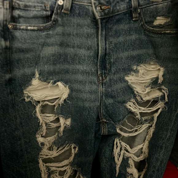 American Eagle Highest Rise Mom Distressed Jeans size 10 Short - Picture 5 of 5